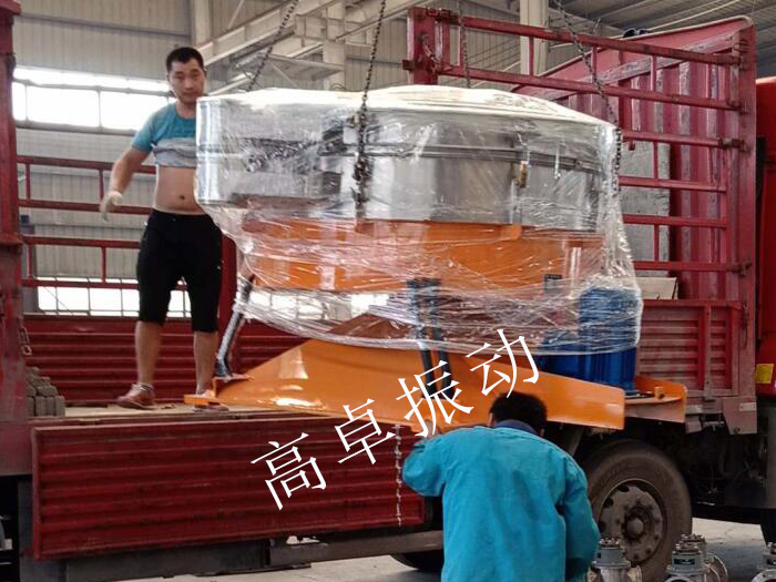 新乡高卓振动筛厂家- 1200一层摇摆式振动筛发货现场