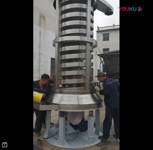 新乡高卓垂直提升机试机现场-高卓振动