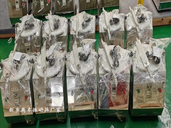 200标准筛包装准备发货——新乡高卓振动筛厂家