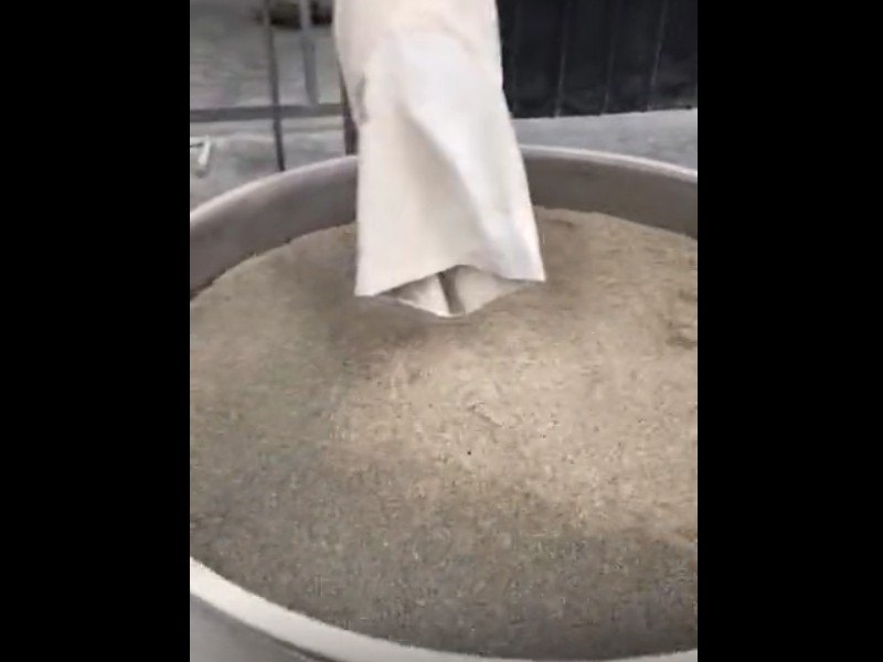 新乡高卓振动筛厂家客户魔芋粉筛分视频--三次元旋振筛使用现场视频