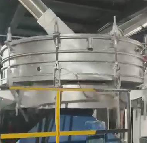 圆形摇摆振动筛客户使用现场