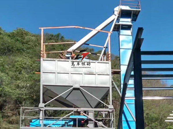 煤用板链斗式提升机介绍