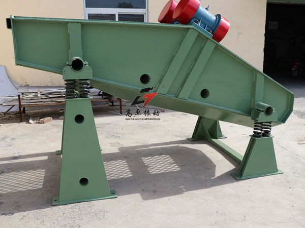 轻型矿用直线筛的结构与工作原理